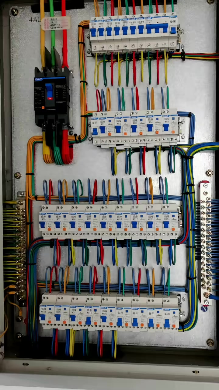 配電箱電線(xiàn)布置整齊條理的方法